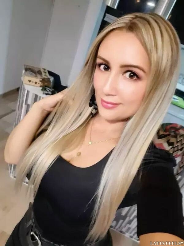 Cristina, 33